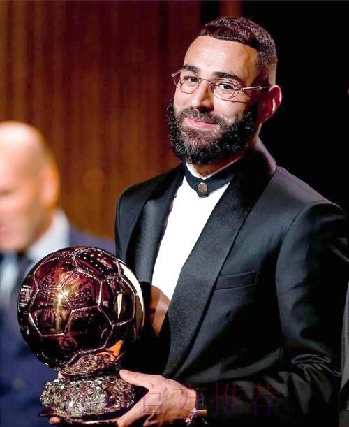 瓦尔布埃纳:我不怨恨本泽马 他完全配得上金球奖 瓦尔布埃纳:我不怨恨本泽马 他完全配得上金球奖